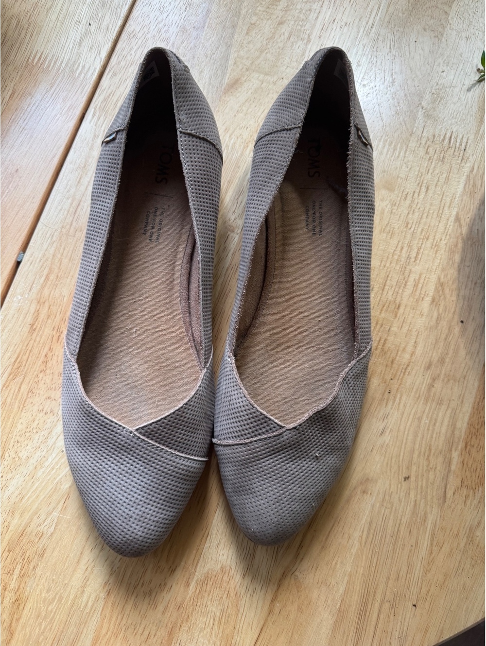 TOMS Women's Taupe Perforated Slip-On Flats Size W10
